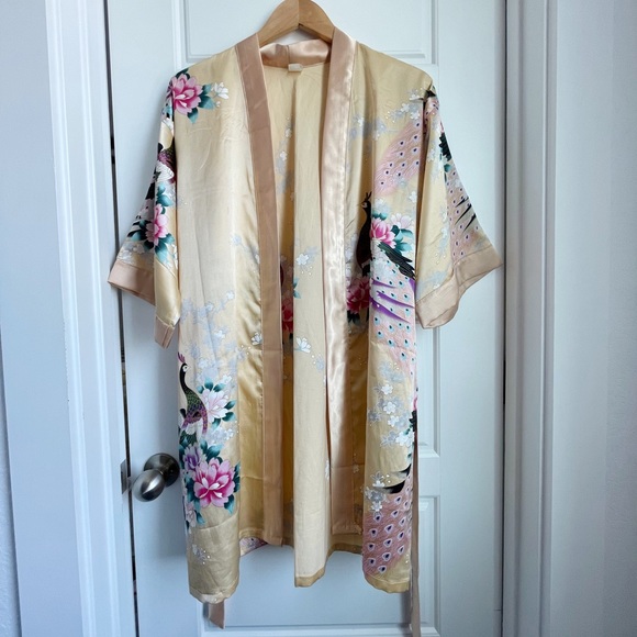 CREAM-COLORED SILK ROBE FROM VIETNAM - Picture 10 of 10